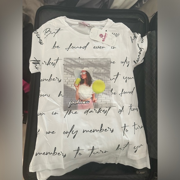 White top - Picture 1 of 2